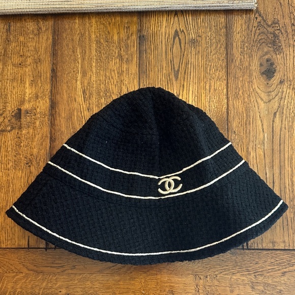 Dhgate Black and White Textured Bucket Hat - Picture 2 of 4